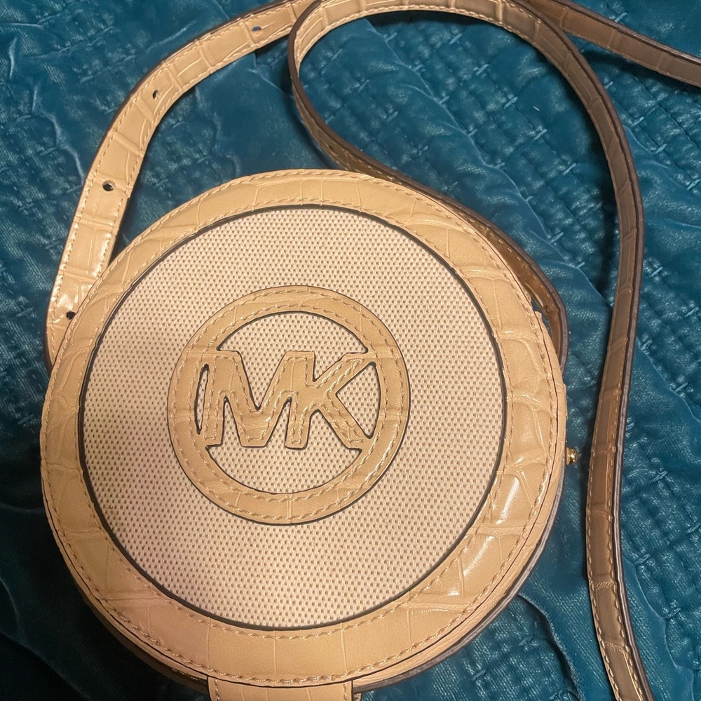 Euc Michael Kors crossbody